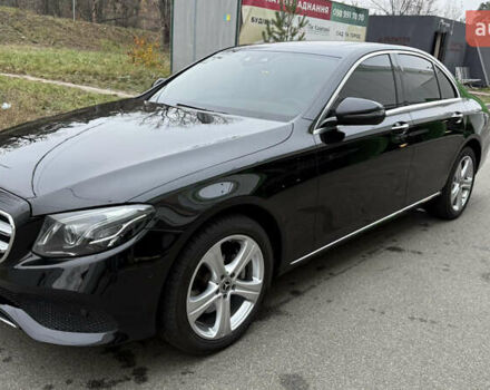 Черный Мерседес Е-Класс, объемом двигателя 2 л и пробегом 190 тыс. км за 26500 $, фото 1 на Automoto.ua