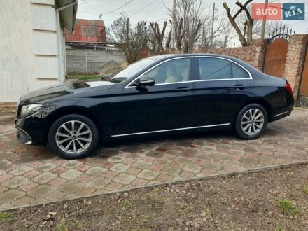Чорний Мерседес Е-Клас, об'ємом двигуна 2 л та пробігом 238 тис. км за 29900 $, фото 1 на Automoto.ua