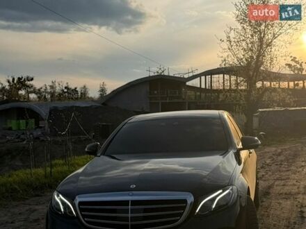 Черный Мерседес Е-Класс, объемом двигателя 1.95 л и пробегом 265 тыс. км за 25300 $, фото 1 на Automoto.ua