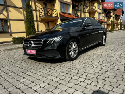 Мерседес Е-Класс 2017 в Киеве на Automoto.ua Черный Мерседес Е-Класс, объемом двигателя 1.95 л и пробегом 326 тыс. км за 21500 $, фото 1 на Automoto.ua