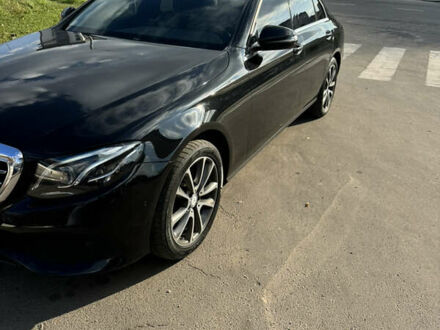 Черный Мерседес Е-Класс, объемом двигателя 2 л и пробегом 221 тыс. км за 24700 $, фото 1 на Automoto.ua