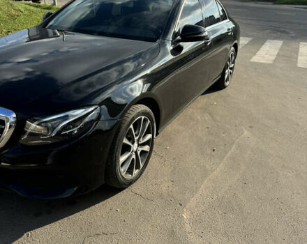 Черный Мерседес Е-Класс, объемом двигателя 2 л и пробегом 220 тыс. км за 24200 $, фото 1 на Automoto.ua