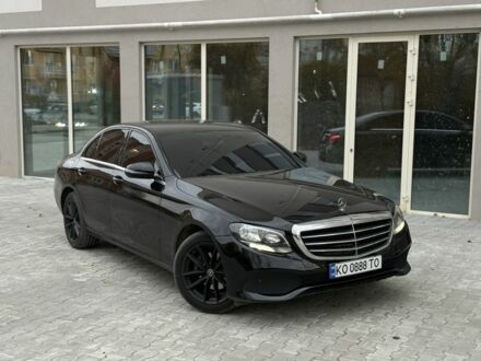 Мерседес Е-Класс 2017 в Ужгороде на Automoto.ua Черный Мерседес Е-Класс, объемом двигателя 2 л и пробегом 300 тыс. км за 16500 $, фото 1 на Automoto.ua