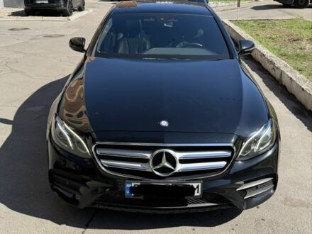Чорний Мерседес Е-Клас, об'ємом двигуна 2 л та пробігом 137 тис. км за 32198 $, фото 1 на Automoto.ua