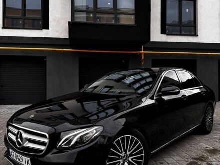 Чорний Мерседес Е-Клас, об'ємом двигуна 2 л та пробігом 405 тис. км за 22800 $, фото 1 на Automoto.ua