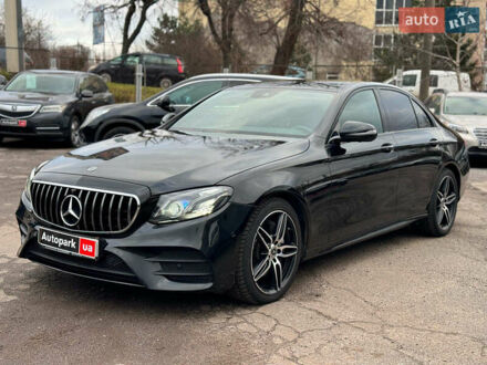 Чорний Мерседес Е-Клас, об'ємом двигуна 2 л та пробігом 230 тис. км за 35640 $, фото 1 на Automoto.ua
