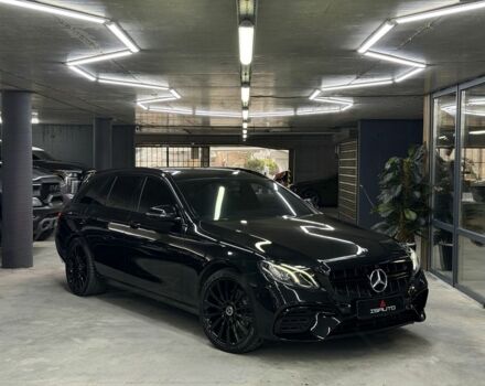 Черный Мерседес Е-Класс, объемом двигателя 2.1 л и пробегом 177 тыс. км за 19900 $, фото 1 на Automoto.ua