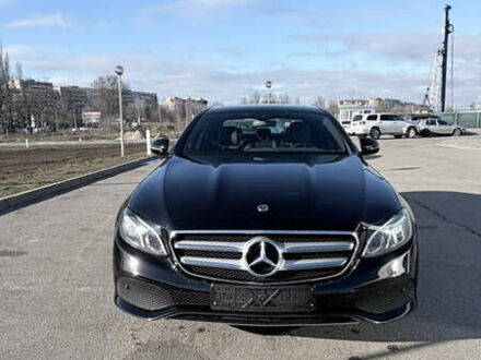 Черный Мерседес Е-Класс, объемом двигателя 1.99 л и пробегом 27 тыс. км за 33000 $, фото 1 на Automoto.ua