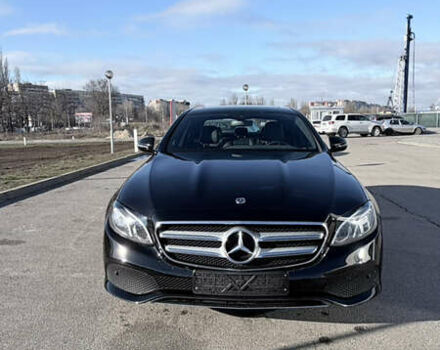 Черный Мерседес Е-Класс, объемом двигателя 1.99 л и пробегом 27 тыс. км за 33000 $, фото 1 на Automoto.ua