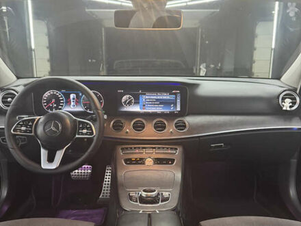 Черный Мерседес Е-Класс, объемом двигателя 1.95 л и пробегом 80 тыс. км за 28000 $, фото 1 на Automoto.ua