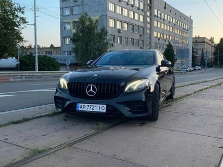 Чорний Мерседес Е-Клас, об'ємом двигуна 1.99 л та пробігом 127 тис. км за 30299 $, фото 1 на Automoto.ua