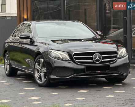 Черный Мерседес Е-Класс, объемом двигателя 2 л и пробегом 204 тыс. км за 31500 $, фото 1 на Automoto.ua