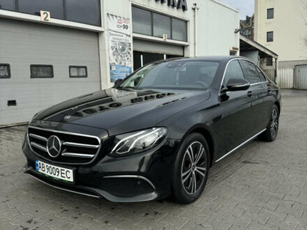 Чорний Мерседес Е-Клас, об'ємом двигуна 1.95 л та пробігом 215 тис. км за 29999 $, фото 1 на Automoto.ua