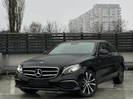 Чорний Мерседес Е-Клас, об'ємом двигуна 2 л та пробігом 67 тис. км за 39000 $, фото 1 на Automoto.ua