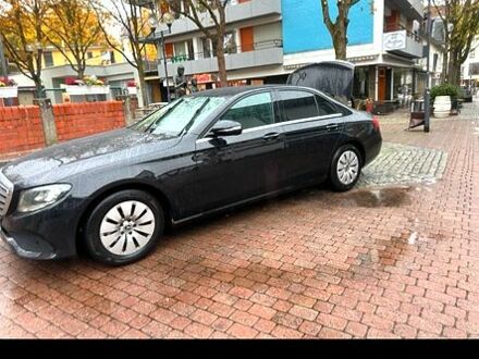 Чорний Мерседес Е-Клас, об'ємом двигуна 2 л та пробігом 350 тис. км за 27000 $, фото 1 на Automoto.ua