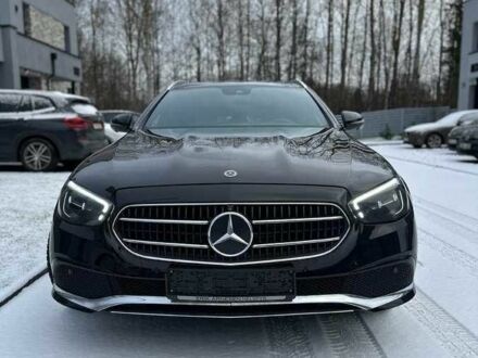 Черный Мерседес Е-Класс, объемом двигателя 2 л и пробегом 320 тыс. км за 43000 $, фото 1 на Automoto.ua