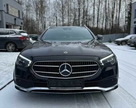 Черный Мерседес Е-Класс, объемом двигателя 2 л и пробегом 320 тыс. км за 43000 $, фото 1 на Automoto.ua