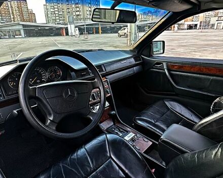 Фиолетовый Мерседес Е-Класс, объемом двигателя 2.8 л и пробегом 323 тыс. км за 8000 $, фото 8 на Automoto.ua