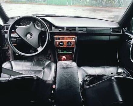 Фиолетовый Мерседес Е-Класс, объемом двигателя 2.2 л и пробегом 500 тыс. км за 2000 $, фото 6 на Automoto.ua