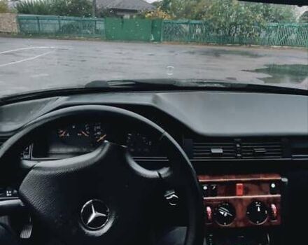 Фиолетовый Мерседес Е-Класс, объемом двигателя 2.2 л и пробегом 500 тыс. км за 2000 $, фото 4 на Automoto.ua