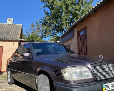 Фиолетовый Мерседес Е-Класс, объемом двигателя 2.3 л и пробегом 400 тыс. км за 2500 $, фото 1 на Automoto.ua