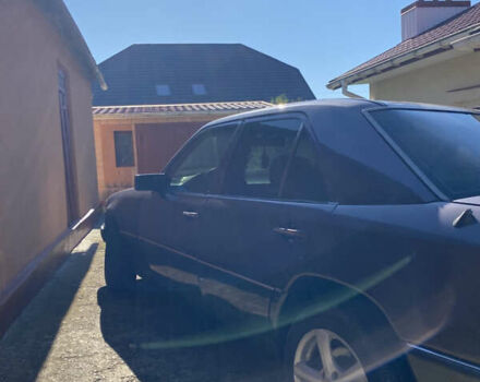 Фиолетовый Мерседес Е-Класс, объемом двигателя 2.3 л и пробегом 400 тыс. км за 2500 $, фото 11 на Automoto.ua