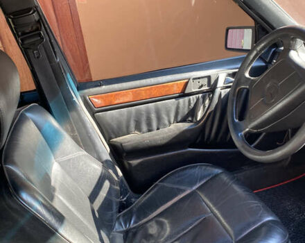 Фиолетовый Мерседес Е-Класс, объемом двигателя 2.3 л и пробегом 400 тыс. км за 2500 $, фото 5 на Automoto.ua