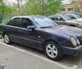 Фиолетовый Мерседес Е-Класс, объемом двигателя 2.79 л и пробегом 312 тыс. км за 1650 $, фото 2 на Automoto.ua