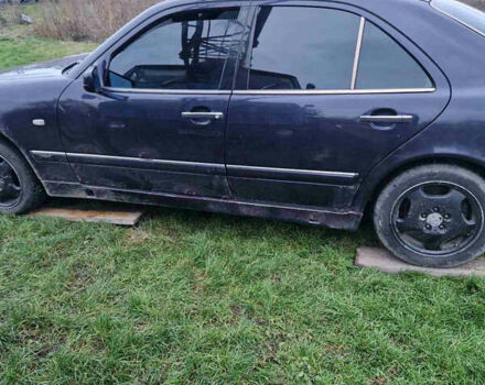 Фиолетовый Мерседес Е-Класс, объемом двигателя 3.2 л и пробегом 345 тыс. км за 1200 $, фото 2 на Automoto.ua