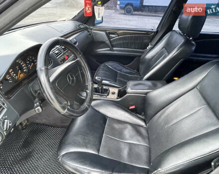 Фиолетовый Мерседес Е-Класс, объемом двигателя 2.8 л и пробегом 400 тыс. км за 2750 $, фото 13 на Automoto.ua