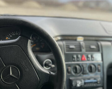 Фиолетовый Мерседес Е-Класс, объемом двигателя 2 л и пробегом 303 тыс. км за 2500 $, фото 11 на Automoto.ua