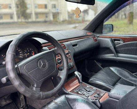 Фіолетовий Мерседес Е-Клас, об'ємом двигуна 2.16 л та пробігом 430 тис. км за 2650 $, фото 15 на Automoto.ua