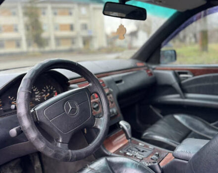 Фіолетовий Мерседес Е-Клас, об'ємом двигуна 2.16 л та пробігом 430 тис. км за 2650 $, фото 17 на Automoto.ua