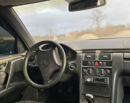 Фиолетовый Мерседес Е-Класс, объемом двигателя 2 л и пробегом 303 тыс. км за 2500 $, фото 10 на Automoto.ua