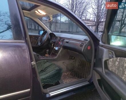 Фиолетовый Мерседес Е-Класс, объемом двигателя 2.4 л и пробегом 320 тыс. км за 3700 $, фото 2 на Automoto.ua