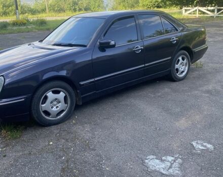 Фиолетовый Мерседес Е-Класс, объемом двигателя 2.1 л и пробегом 387 тыс. км за 3700 $, фото 2 на Automoto.ua