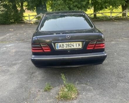 Фиолетовый Мерседес Е-Класс, объемом двигателя 2.1 л и пробегом 387 тыс. км за 3700 $, фото 4 на Automoto.ua