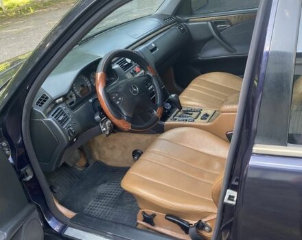 Фиолетовый Мерседес Е-Класс, объемом двигателя 2.1 л и пробегом 387 тыс. км за 3700 $, фото 5 на Automoto.ua