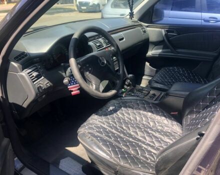 Фиолетовый Мерседес Е-Класс, объемом двигателя 2.6 л и пробегом 400 тыс. км за 3600 $, фото 2 на Automoto.ua