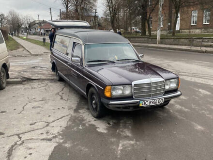 Фиолетовый Мерседес Е-Класс, объемом двигателя 2.5 л и пробегом 285 тыс. км за 3600 $, фото 1 на Automoto.ua