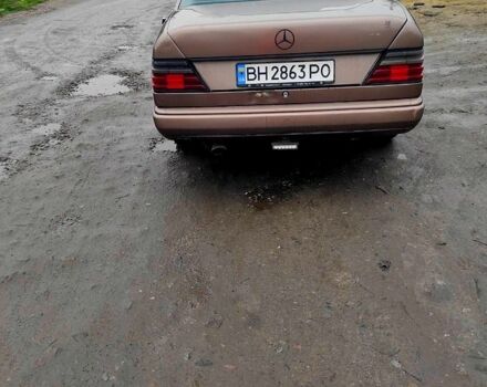 Коричневый Мерседес Е-Класс, объемом двигателя 2.3 л и пробегом 550 тыс. км за 1350 $, фото 2 на Automoto.ua