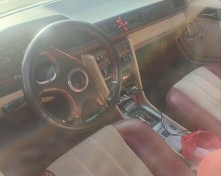 Коричневый Мерседес Е-Класс, объемом двигателя 2.3 л и пробегом 310 тыс. км за 1850 $, фото 4 на Automoto.ua