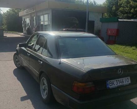 Коричневый Мерседес Е-Класс, объемом двигателя 2.3 л и пробегом 310 тыс. км за 1850 $, фото 2 на Automoto.ua