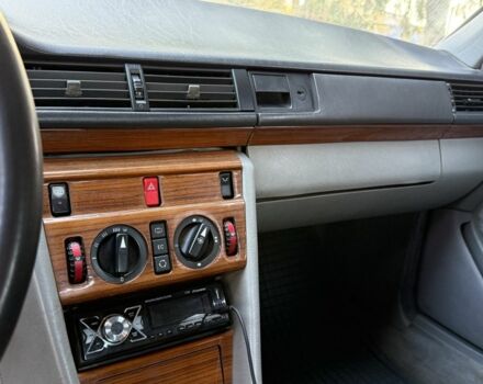 Коричневый Мерседес Е-Класс, объемом двигателя 2.6 л и пробегом 260 тыс. км за 2000 $, фото 16 на Automoto.ua