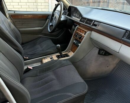 Коричневый Мерседес Е-Класс, объемом двигателя 2.6 л и пробегом 260 тыс. км за 2000 $, фото 18 на Automoto.ua