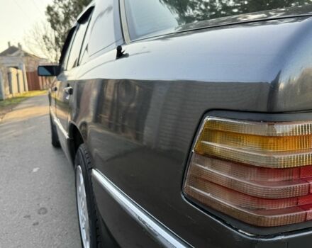 Коричневый Мерседес Е-Класс, объемом двигателя 2.6 л и пробегом 260 тыс. км за 2000 $, фото 8 на Automoto.ua