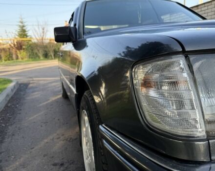 Коричневый Мерседес Е-Класс, объемом двигателя 2.6 л и пробегом 260 тыс. км за 2000 $, фото 5 на Automoto.ua