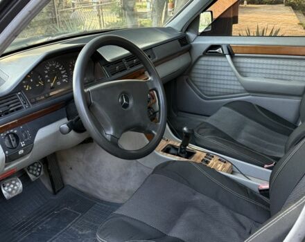 Коричневый Мерседес Е-Класс, объемом двигателя 2.6 л и пробегом 260 тыс. км за 2000 $, фото 14 на Automoto.ua