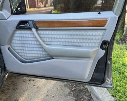 Коричневый Мерседес Е-Класс, объемом двигателя 2.6 л и пробегом 260 тыс. км за 2000 $, фото 19 на Automoto.ua