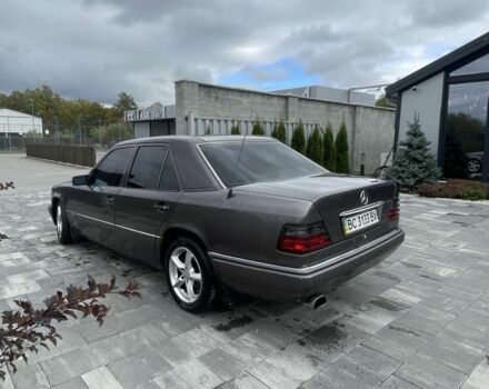Коричневий Мерседес Е-Клас, об'ємом двигуна 2 л та пробігом 389 тис. км за 2700 $, фото 4 на Automoto.ua